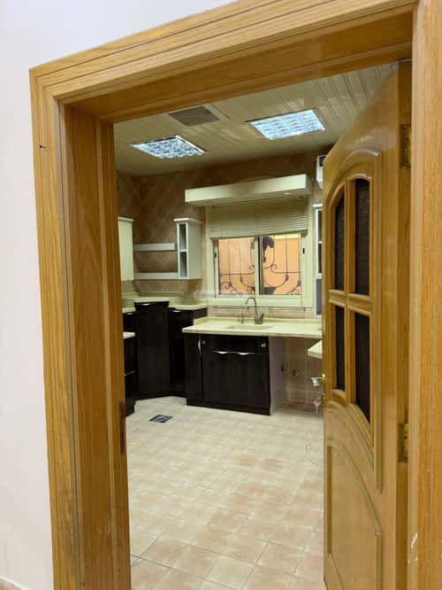 فيلا 200 متر مربع واجهة جنوبية ب 8 غرف الربوة، وسط الرياض، الرياض