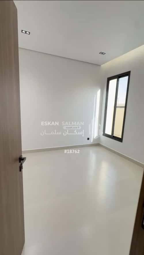 فيلا 303 متر مربع شمالية على شارع 15م الريف، المزاحمية