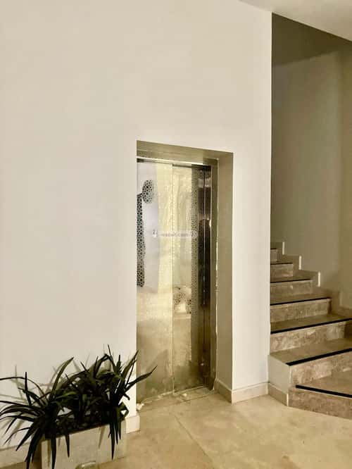 فيلا 200 متر مربع شرقية على شارع 15م الملقا، شمال الرياض، الرياض