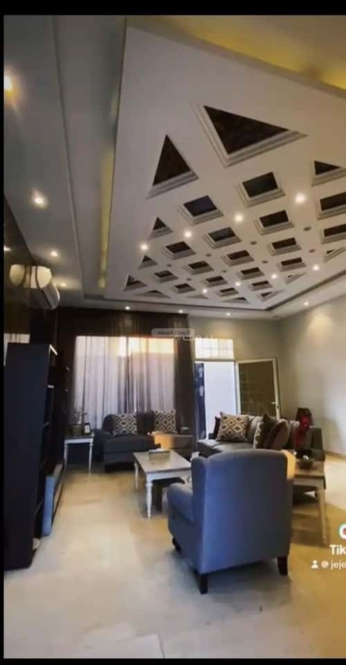 فيلا 200 متر مربع شرقية على شارع 15م الملقا، شمال الرياض، الرياض