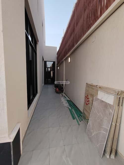 Floor 242 SQM with 5 Bedrooms Al-Muanisiyah, East Riyadh, Riyadh