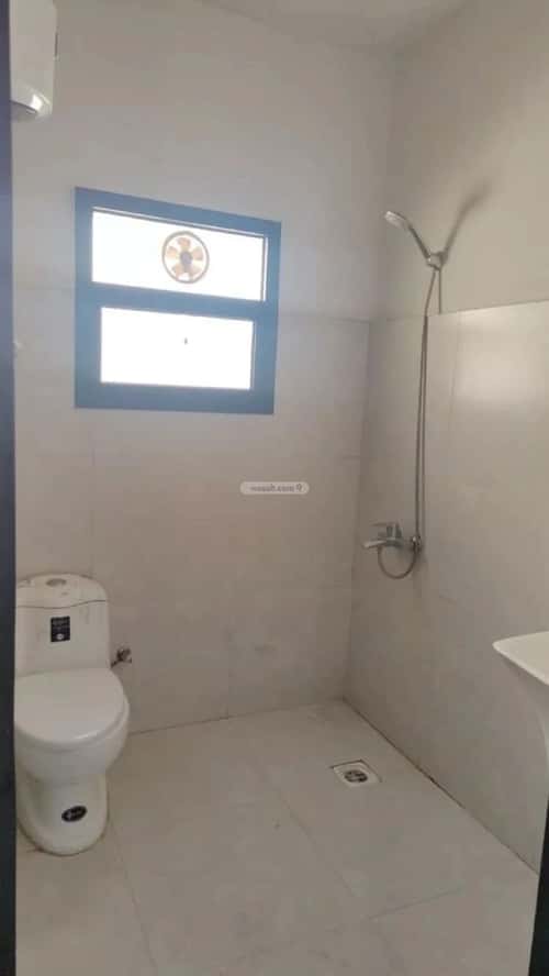 فيلا 420 متر مربع شمالية على شارع 15م الملز، وسط الرياض، الرياض