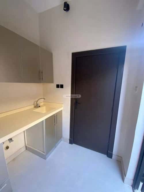 فيلا 420 متر مربع شمالية على شارع 15م الملز، وسط الرياض، الرياض