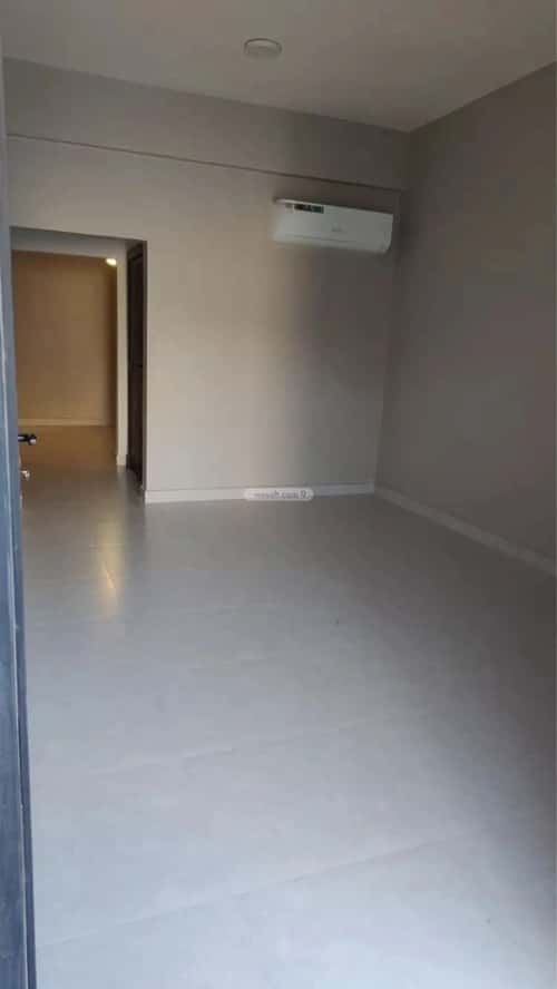 فيلا 420 متر مربع شمالية على شارع 15م الملز، وسط الرياض، الرياض