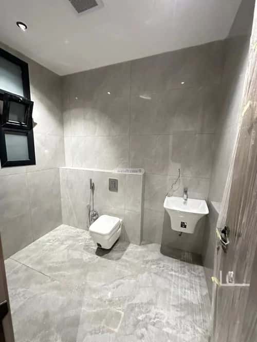 Floor 172 SQM with 5 Bedrooms Ishbiliyah, East Riyadh, Riyadh