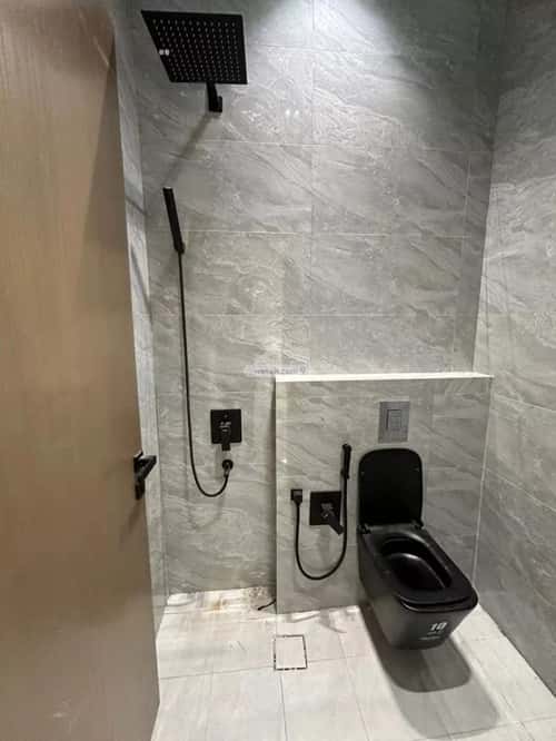 فيلا 200 متر مربع شمالية على شارع 20م الفاروق، وسط الرياض، الرياض