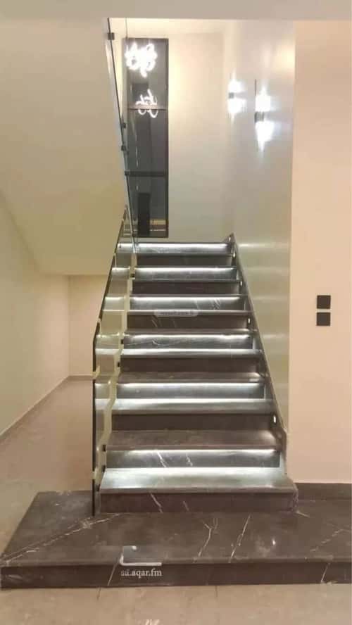 فيلا 500 متر مربع جنوبية على شارع 20م عقرباء، الجبيلة