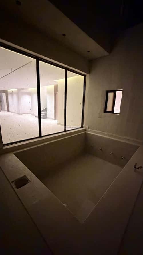 5 bedroom villa in Al Qairawan