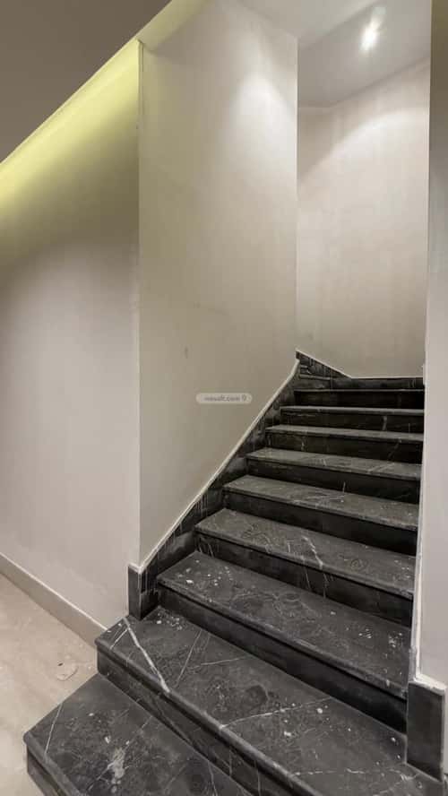 فيلا 300 متر مربع غربية على شارع 15م القيروان، شمال الرياض، الرياض