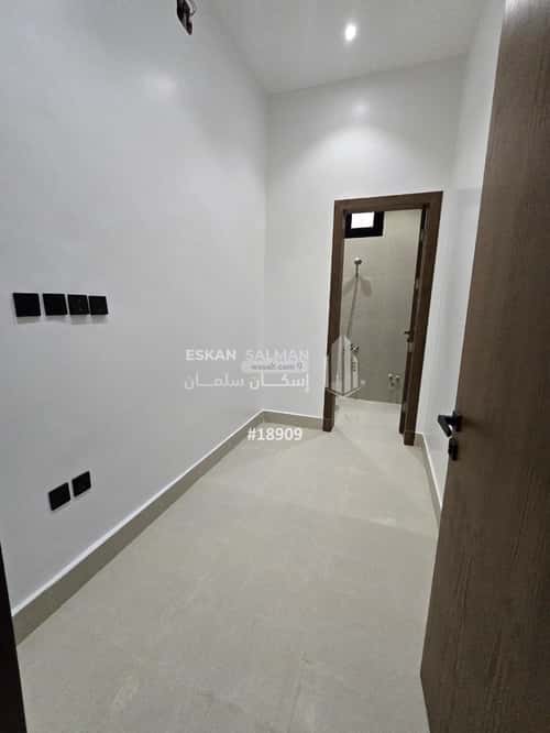 فيلا 250 متر مربع جنوبية على شارع 18م المعيزيلة، شرق الرياض، الرياض