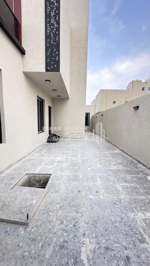 فيلا 378 متر مربع غربية على شارع 20م العزيزية، الجبيل