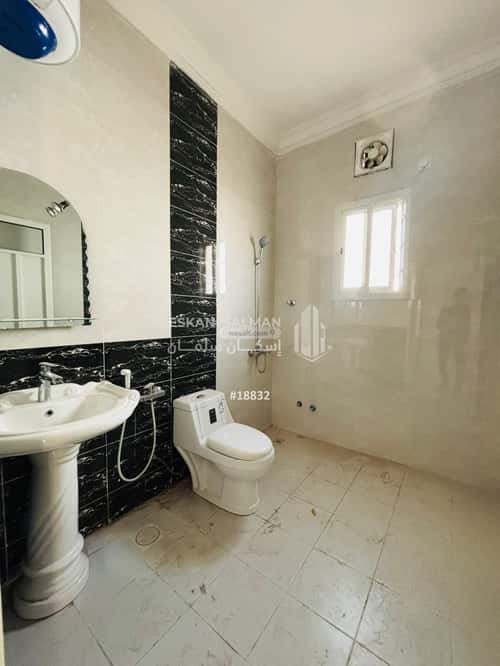 فيلا 252 متر مربع شمالية على شارع 15م عبدالله فؤاد، الدمام