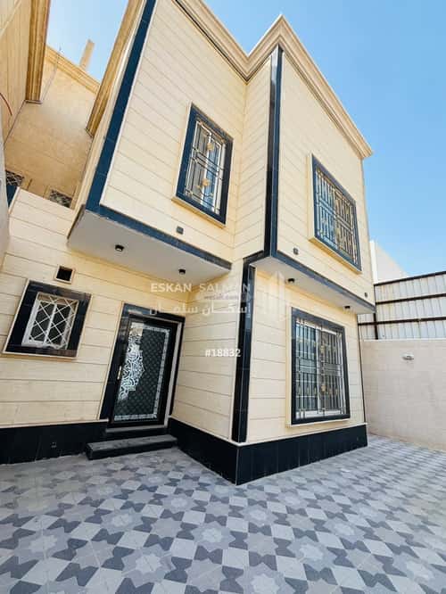 فيلا 252 متر مربع شمالية على شارع 15م عبدالله فؤاد، الدمام