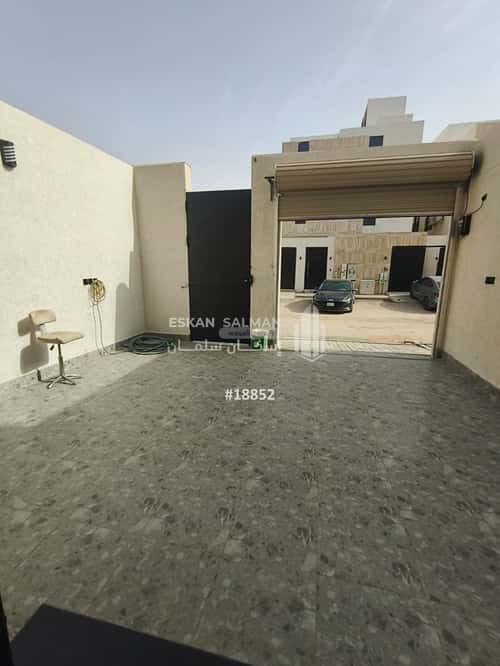 Floor 221 SQM with 7 Bedrooms Al-Janadriyah, East Riyadh, Riyadh