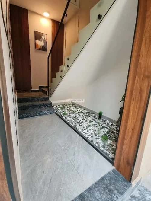 Floor 203 SQM with 6 Bedrooms Al-Muanisiyah, East Riyadh, Riyadh