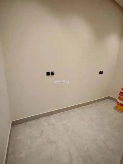 Floor 230 SQM with 6 Bedrooms Al-Janadriyah, East Riyadh, Riyadh