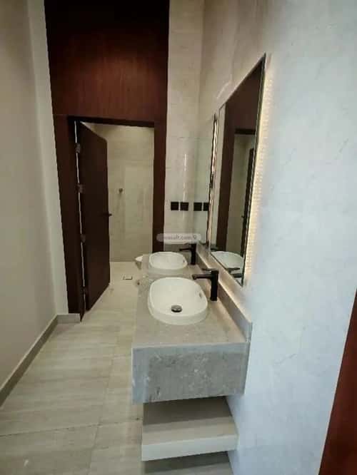 Floor 230 SQM with 6 Bedrooms Al-Janadriyah, East Riyadh, Riyadh