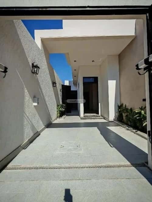 Floor 144 SQM with 6 Bedrooms Al-Muanisiyah, East Riyadh, Riyadh