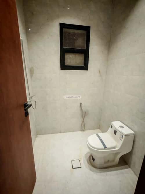 Floor 197 SQM with 6 Bedrooms Al-Janadriyah, East Riyadh, Riyadh