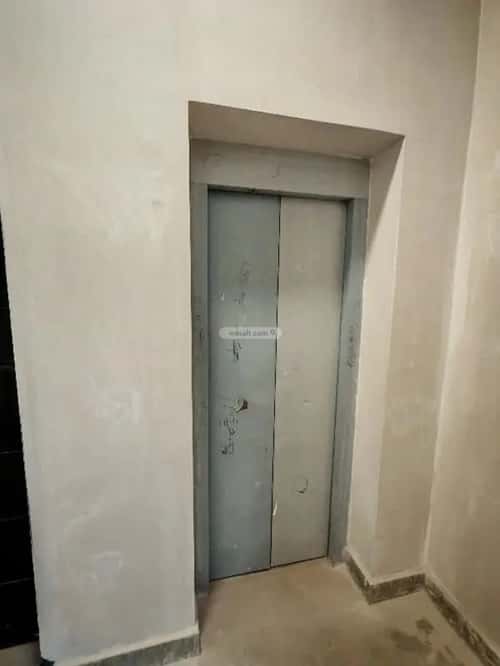 Floor 177 SQM with 5 Bedrooms Al-Maizaliyah, East Riyadh, Riyadh