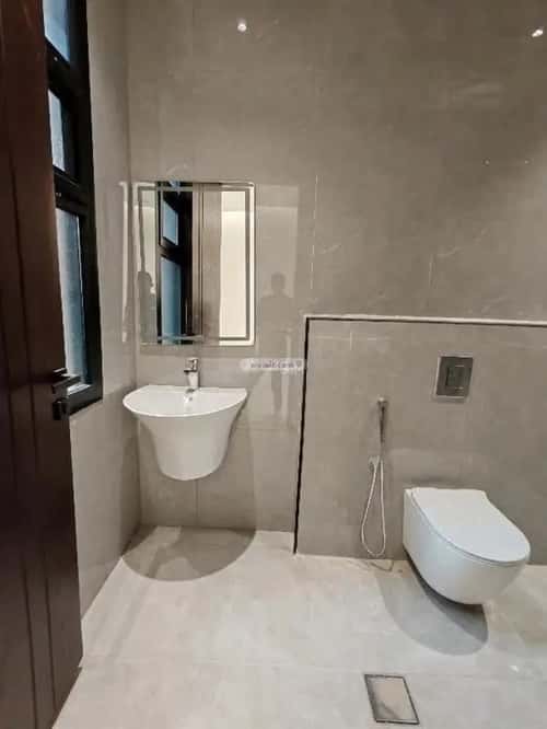 Floor 242 SQM with 6 Bedrooms Al-Muanisiyah, East Riyadh, Riyadh