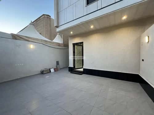 Floor 242 SQM with 6 Bedrooms Al-Muanisiyah, East Riyadh, Riyadh