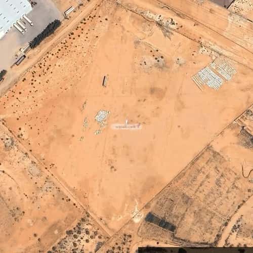 أرض 19670 متر مربع شرقية على شارع 20م منطقة مفتوحة تابعة لبلدية العزيزية، الرياض