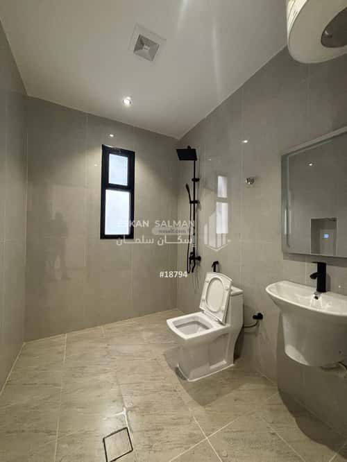 فيلا 345 متر مربع شرقية على شارع 20م العزيزية، الجبيل