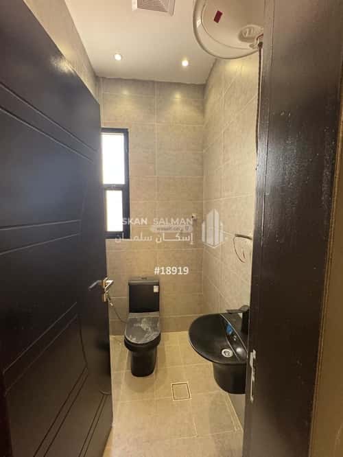 Floor 180 SQM with 5 Bedrooms Al- Nadwah, East Riyadh, Riyadh