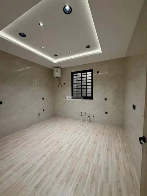 شقة ب 8 غرف المعلاة، أحد رفيدة