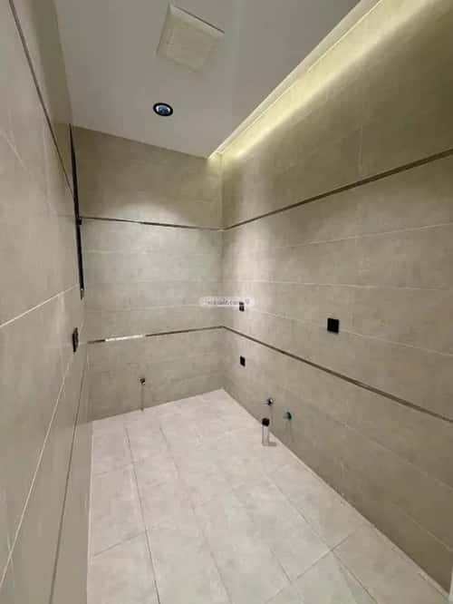 شقة ب 8 غرف المعلاة، أحد رفيدة