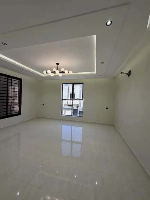 شقة ب 8 غرف المعلاة، أحد رفيدة