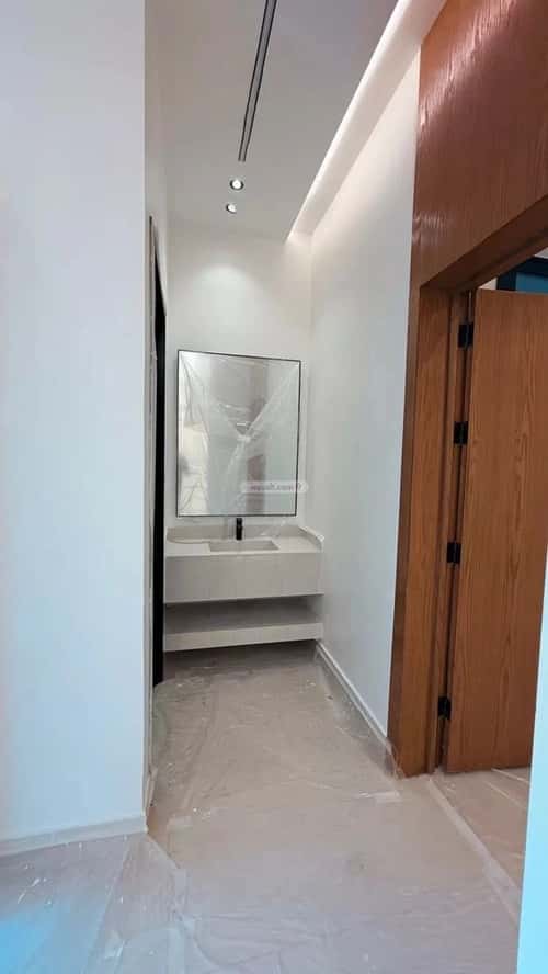 فيلا 200 متر مربع شرقية على شارع 15م العريجاء الغربي، غرب الرياض، الرياض