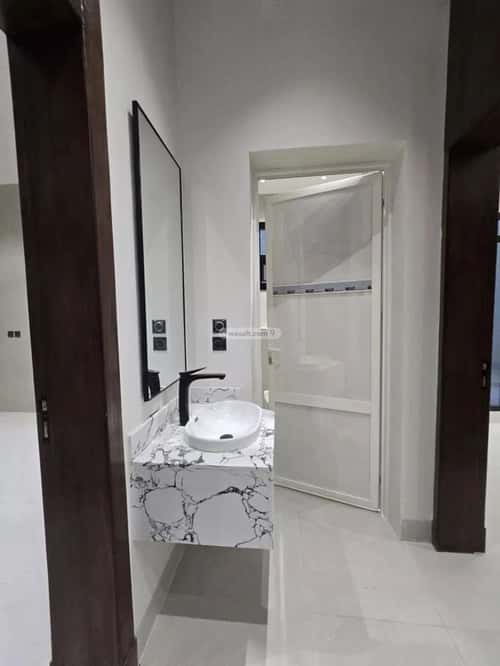 فيلا 290 متر مربع شرقية على شارع 15م العريجاء الأوسط، غرب الرياض، الرياض