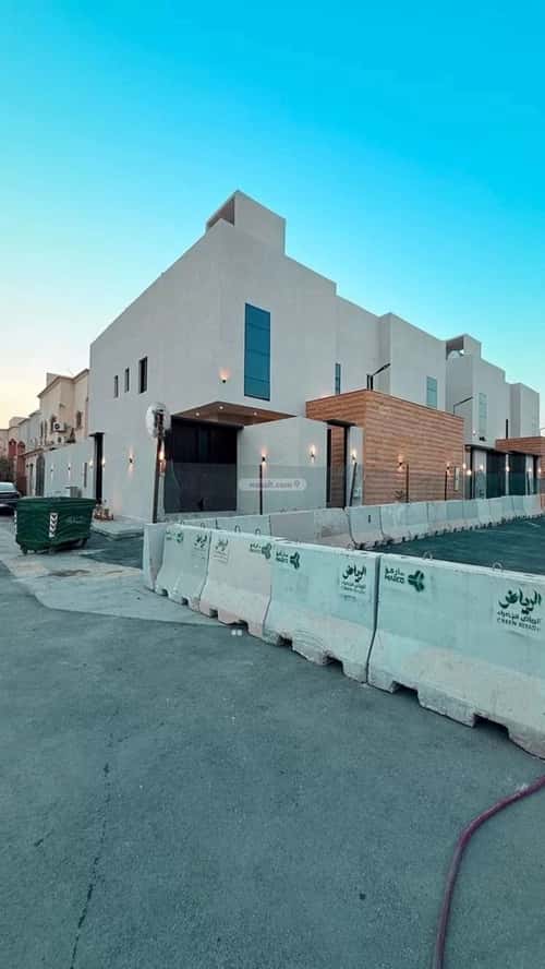 فيلا 200 متر مربع شرقية على شارع 15م العريجاء الغربي، غرب الرياض، الرياض