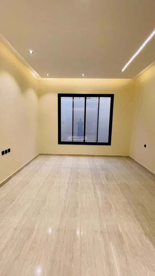 فيلا 200 متر مربع شرقية على شارع 15م العريجاء الغربي، غرب الرياض، الرياض