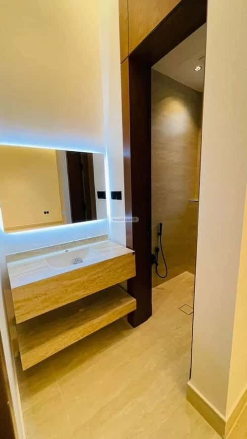 فيلا 200 متر مربع شرقية على شارع 15م العريجاء الغربي، غرب الرياض، الرياض