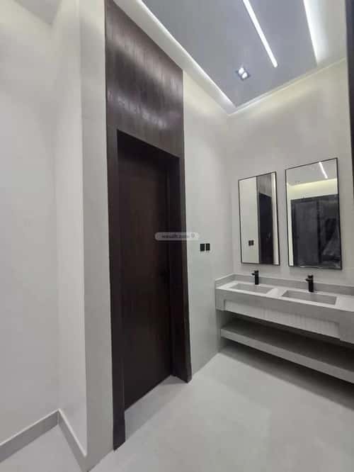 5 bedroom villa in Dhahrat Laban