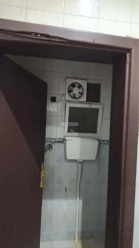 شقة بغرفة السلام، الخرج