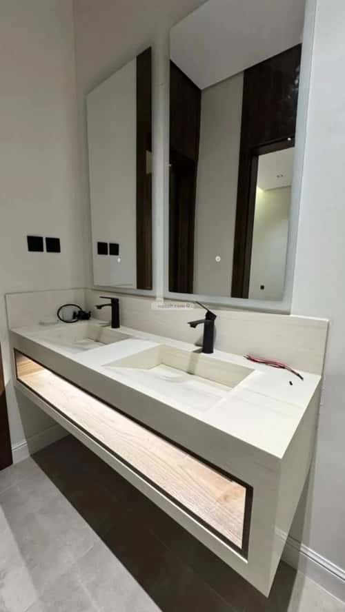 Floor 214 SQM with 5 Bedrooms Ad-Duraihemiyah, West Riyadh, Riyadh