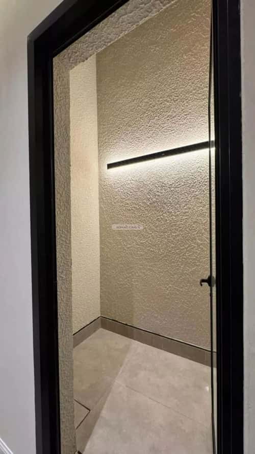 Floor 214 SQM with 5 Bedrooms Ad-Duraihemiyah, West Riyadh, Riyadh