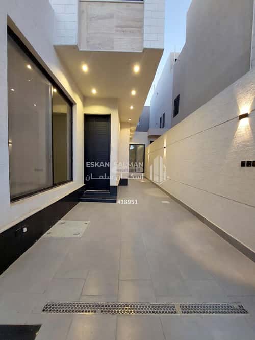 Floor 133 SQM with 5 Bedrooms Al-Maizaliyah, East Riyadh, Riyadh