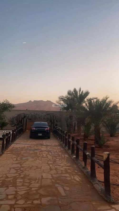 استراحة 2800 متر مربع شرقية على شارع 15م قريه ديراب، قريه ديراب