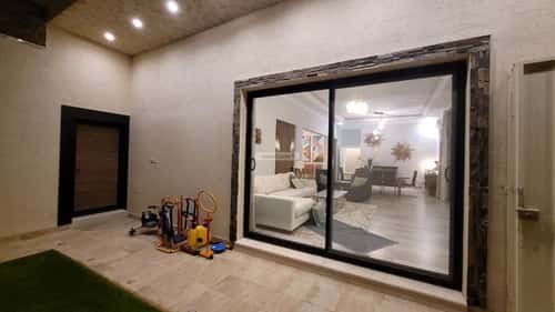 فيلا 900 متر مربع شرقية على شارع 22م ظهره العودة غرب، الدرعية