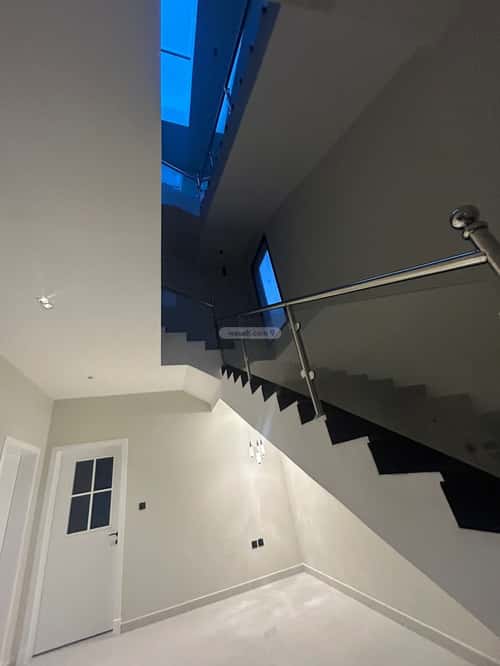 فيلا 300 متر مربع شرقية على شارع 20م العقيق، الخبر