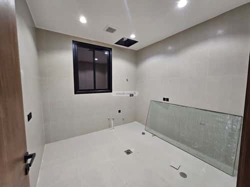 5 bedroom floor in Al Maizilah