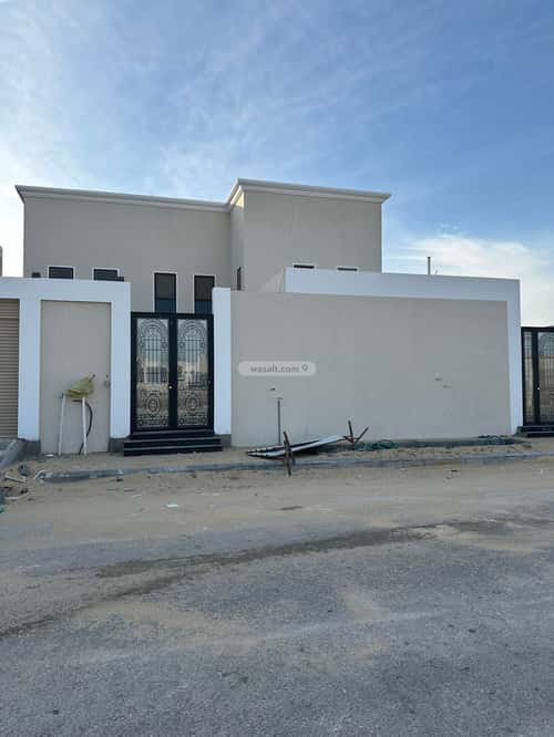 فيلا 735 متر مربع شرقية على شارع 20م العقيق، الخبر