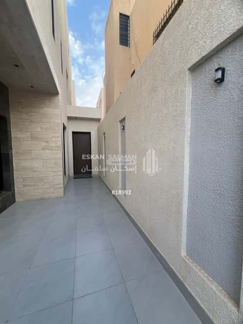 فيلا 200 متر مربع شمالية على شارع 18م النهضة، شرق الرياض، الرياض