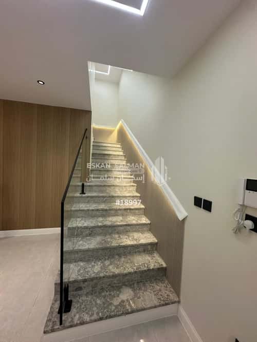 فيلا 446 متر مربع جنوبية على شارع 15م النعيم، رابغ