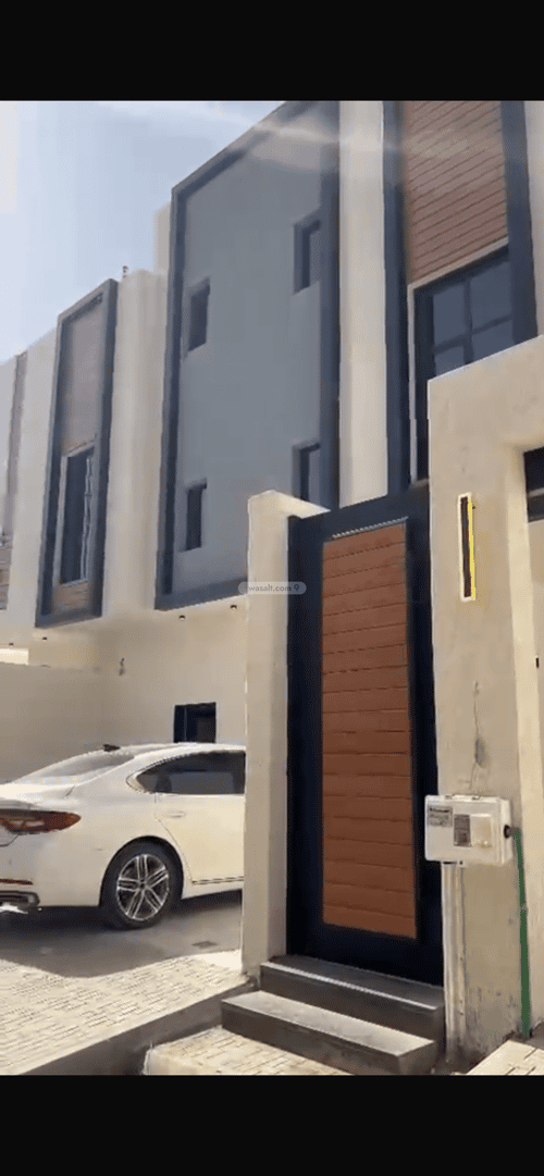 5 bedroom floor in Al Maizilah